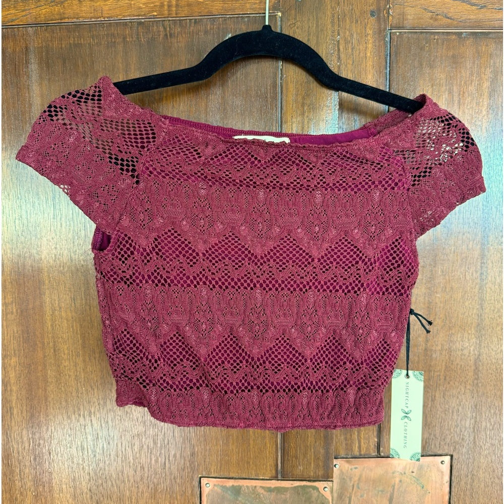 🆕 Nightcap Clothing knit stretch lace cropped top. Size S.